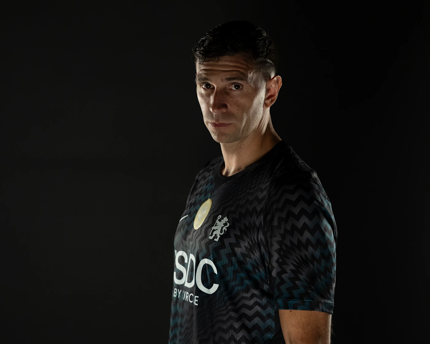 Chelsea complete €8.75m signing of Emiliano Martínez from Aston Villa