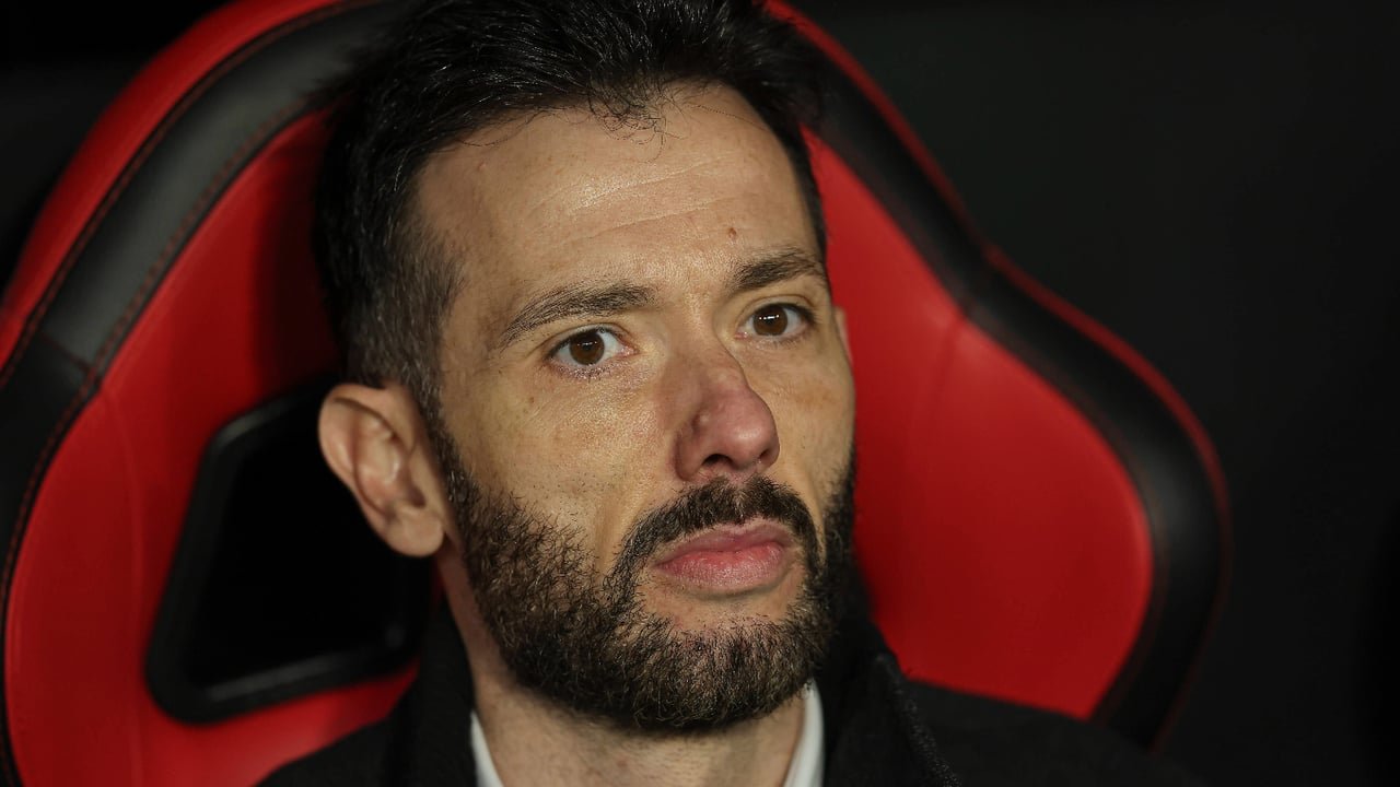 Valencia dismiss head coach Carlos Corberán after winless start
