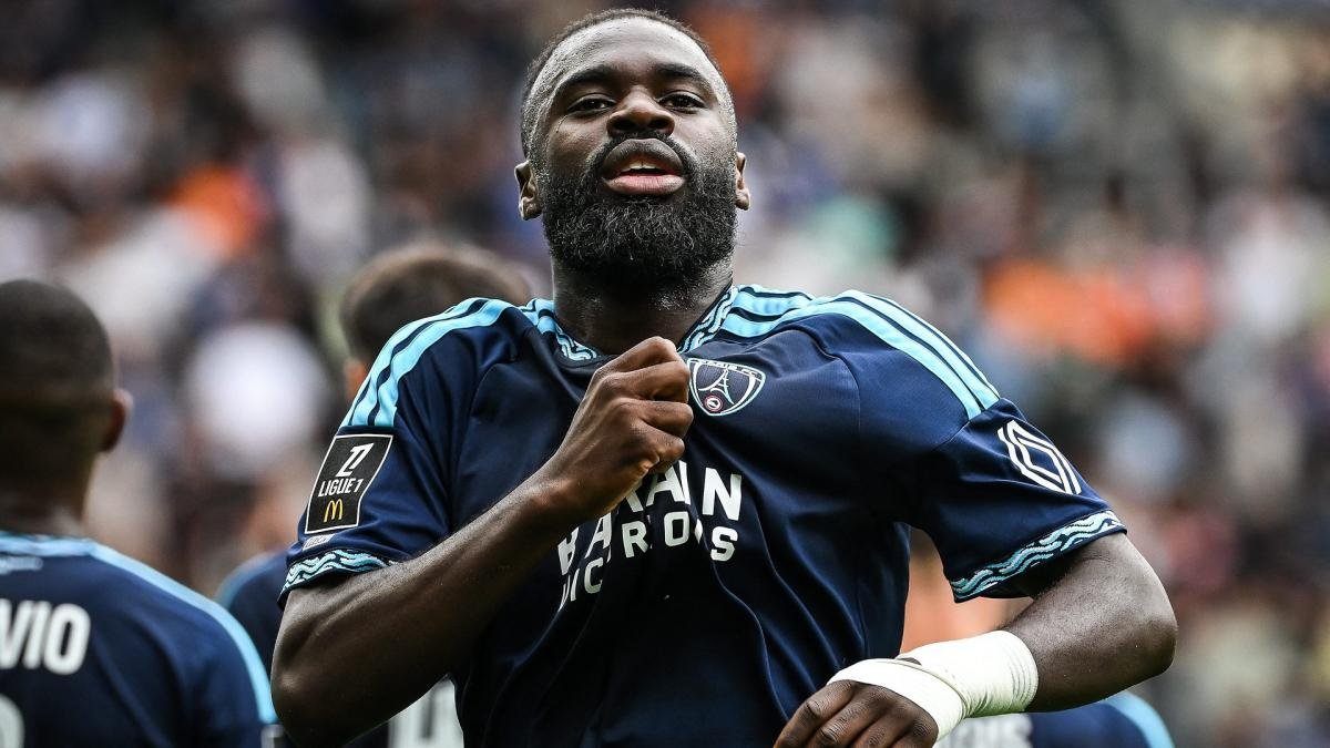 Lassine Sinayoko hat-trick secures historic Paris FC victory over Marseille
