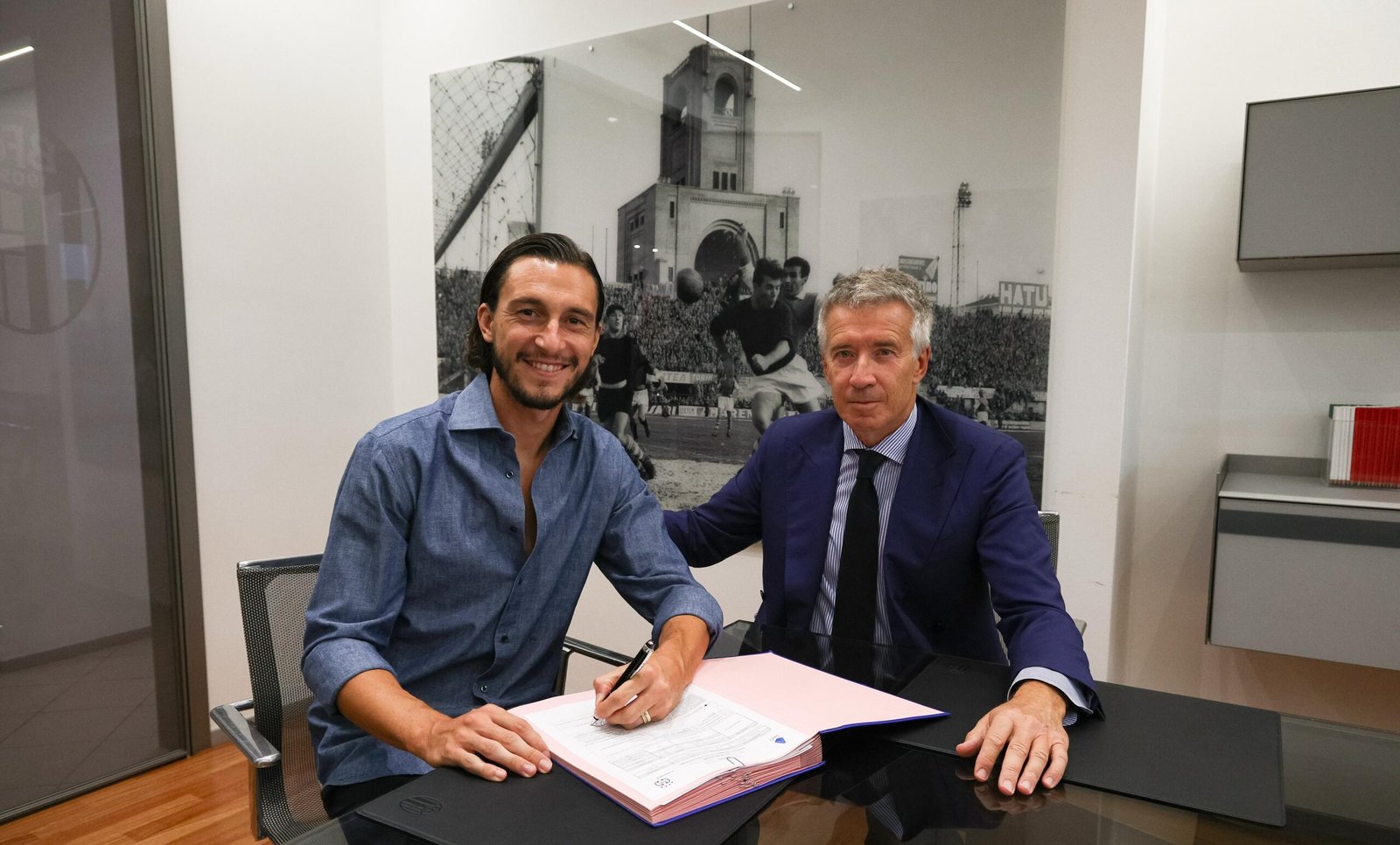 Bologna complete signing of Matteo Darmian on free transfer